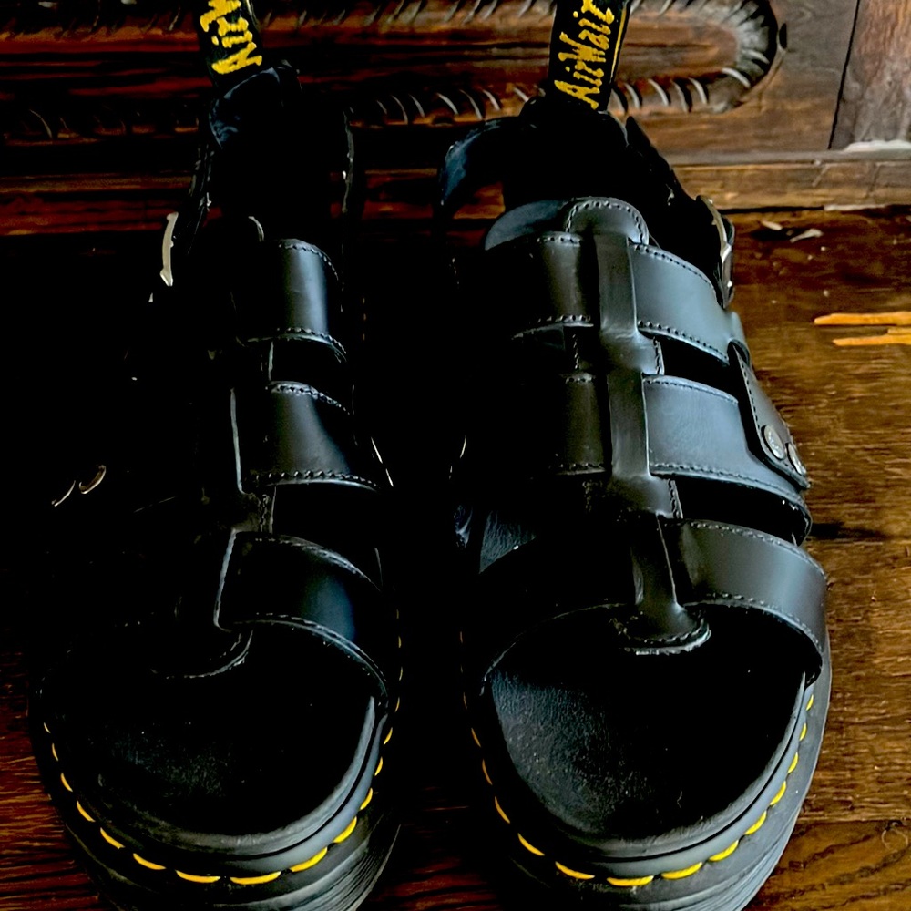 Dr. Martens Mens Size 12 Sandal Airwall with bouncing soles - Picture 1 of 4